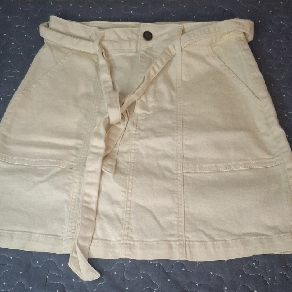 Cooper Key Cream Mini Skirt with Tie Waist size medium